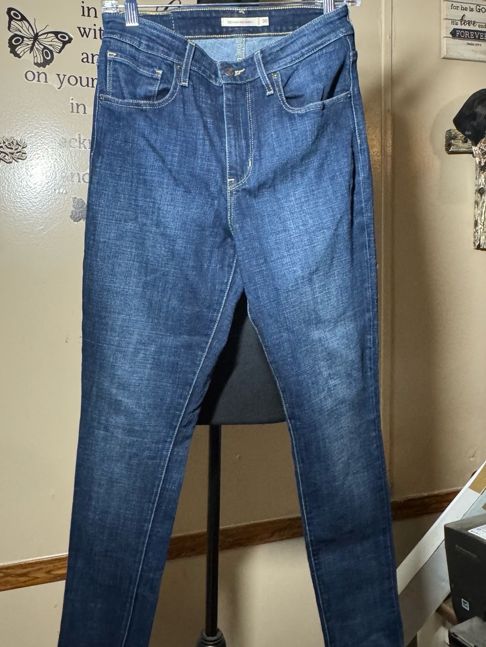 Classic Men's Levi’s Dark Blue Slim Jeans
